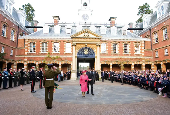 上海民办惠立学校提供中英双语的沉浸式学习环境以及以学生为主体的探究式学习方式。