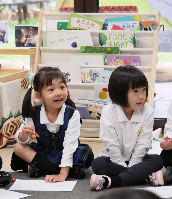 上海浦东惠立私立幼儿园创意工坊是一个充满活力、注重动手实践的学习区域。