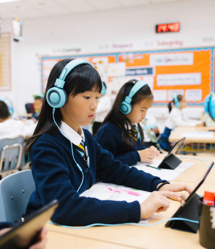 上海惠立小学探究式学习，在双语教学环境下，强调跨学科主题探究的同时，重视学科教学，力求达到两者的平衡。