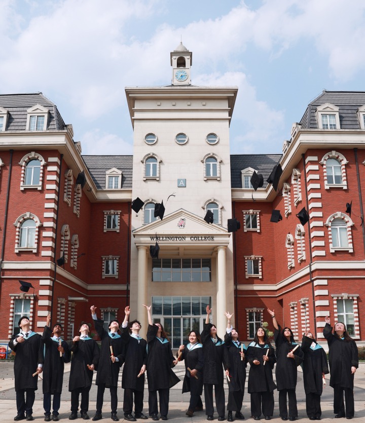 高校升学路径是杭州惠立中学教学的重中之重，悉心指导学生开启大学申请。
