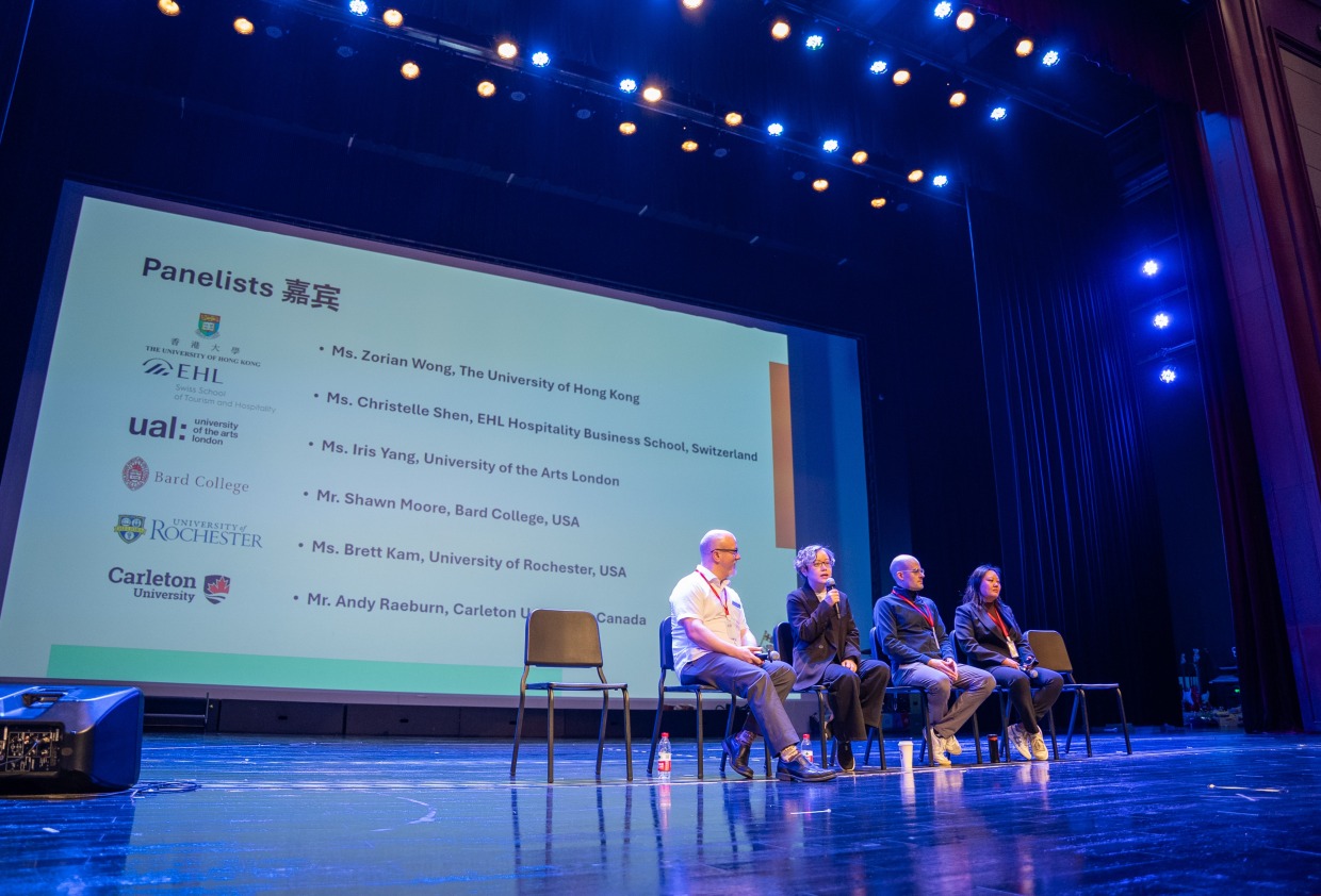 杭州惠立学校为了学生的高校升学之路专门开设了外部嘉宾系列讲座活动。