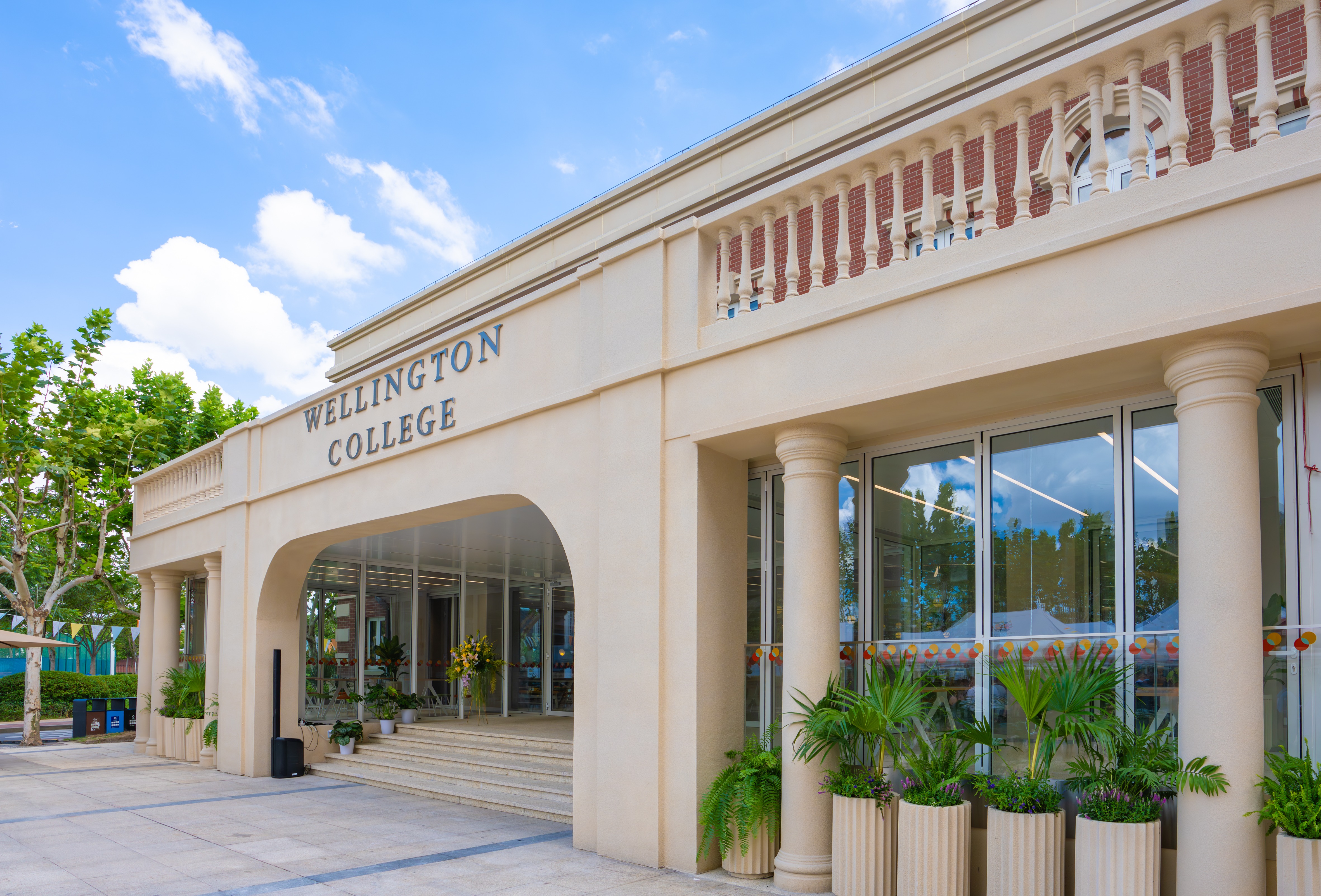 Wellington College Education (China) international schools are accredited by the Council of International Schools (CIS), International Baccalaureate Organization World Schools (IBO) and Council of British International Schools (COBIS).